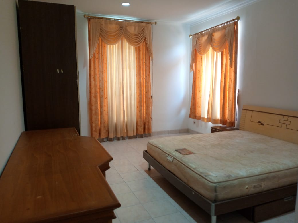 Rumah Hook Disewakan Sei Furnished di Lippo Cikarang